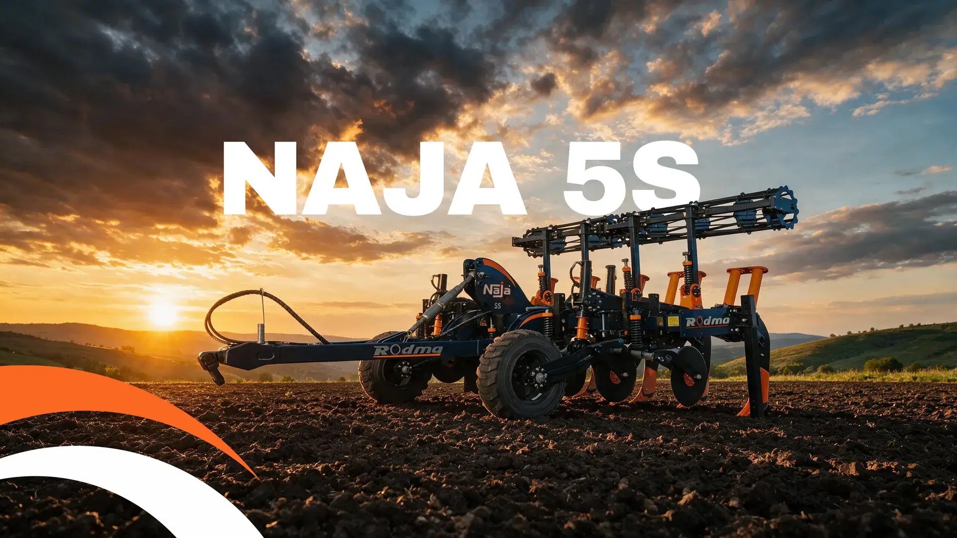 Implemento Naja 5S da Rodma em um campo ao entardecer